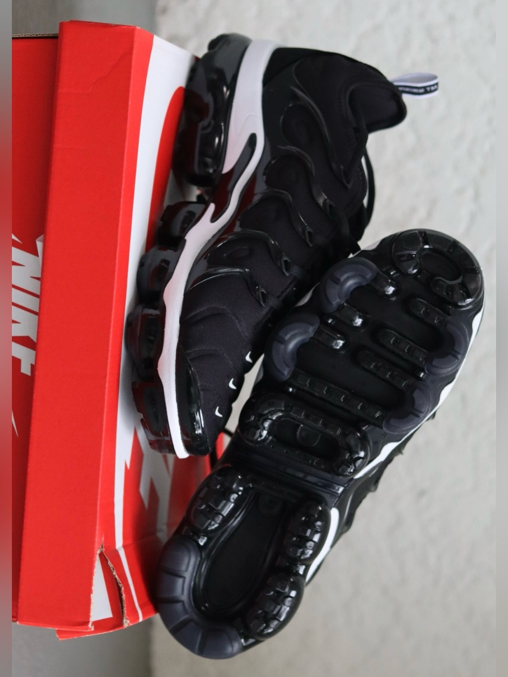 NIKE VAPORMAX PLUS